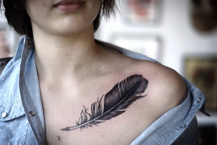 Татуировка перо с птицами: значение и символика