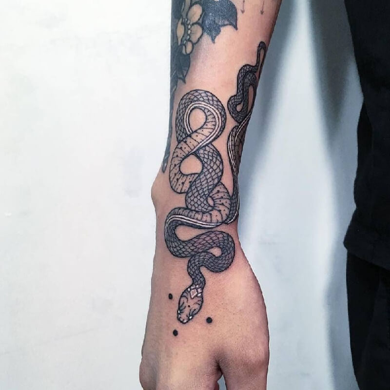 Значение татуировки змеи у девушки - все, что нужно знать - lilyhammer.ru
